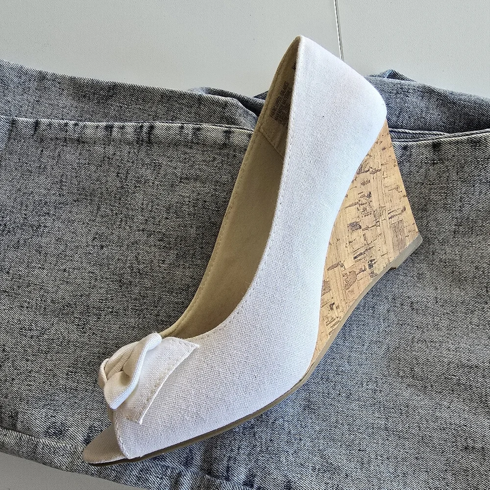 NEW! AE Peep Toe Wedges